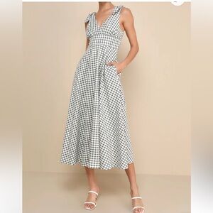 Lulu's Gingham A-Line Skirt in Black and White